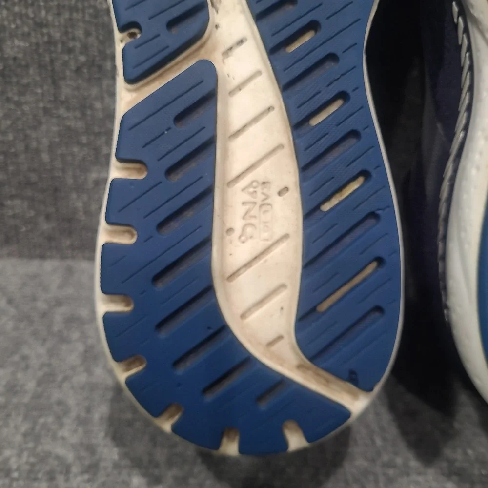 Brooks Mens BEAST GTS 24 Blue White Walking Sneakers Sz 11D